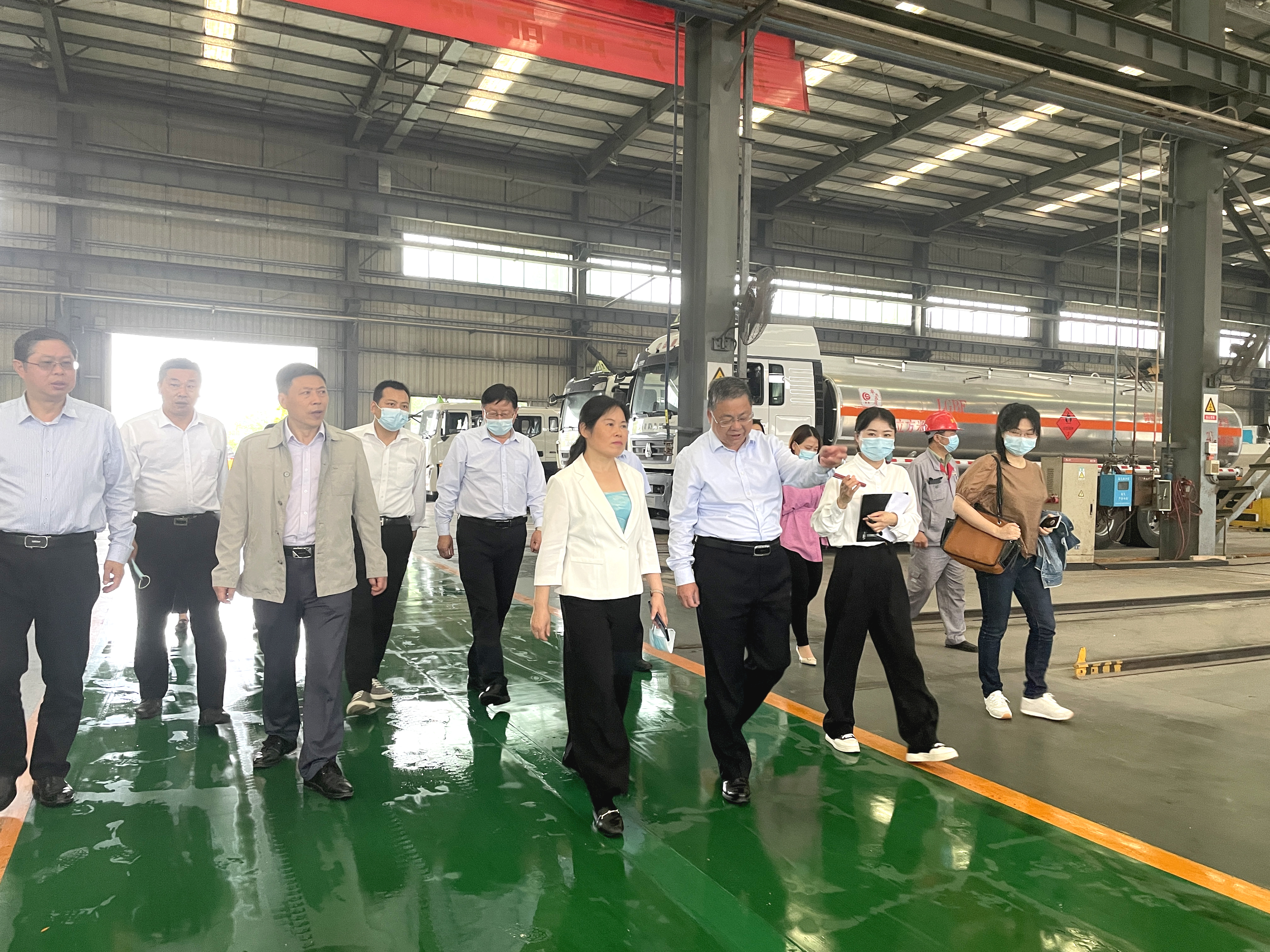 市委常委、市委統(tǒng)戰(zhàn)部部長舒敏等領(lǐng)導(dǎo)一行蒞臨楚勝調(diào)研